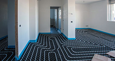 underfloor heating pipes being installed into the floor of a home under renovation